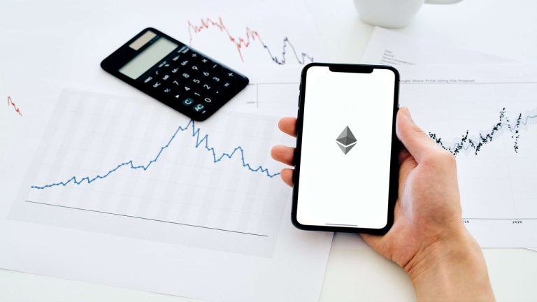 Former Blackrock Executive Defends Ethereum as Solana’s Validator Count Shrinks to 800